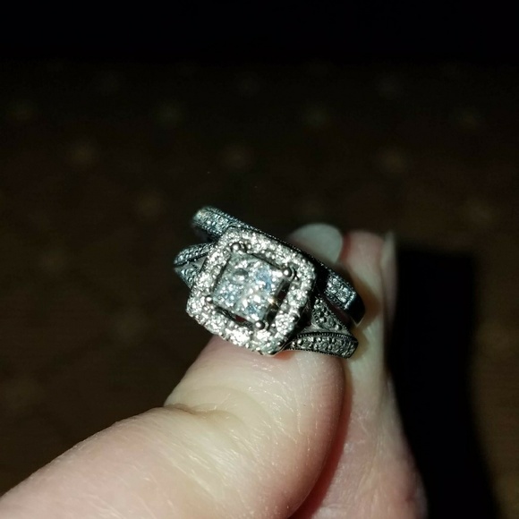 Engagement rings - Picture 2 of 7
